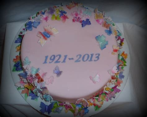 Round Cake To Celebrate A Life At The Funeral Covered In 92