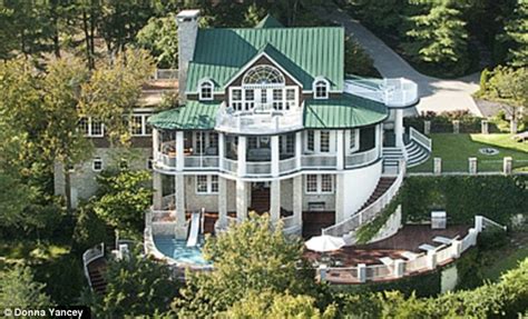 Alan Jackson puts his Tennessee mansion on the market for $5m... along ...