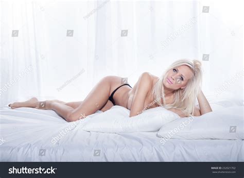 Sexy Blonde Beautiful Woman Posing Bed Foto Stok 232021702 Shutterstock