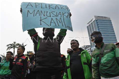 UNJUK RASA PENGEMUDI OJEK DARING ANTARA Foto