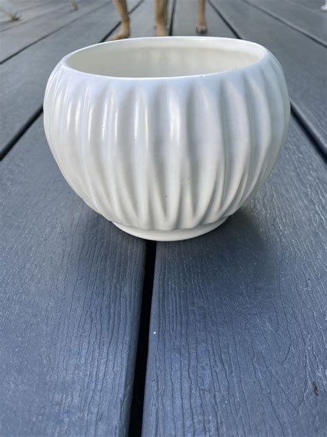 Vintage Mccoy Floraline Planter White Fluted Round Ribbed Antique