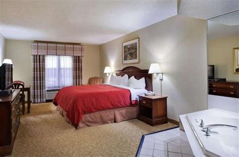 12 Louisville Hotels With Jacuzzi Rooms or Hot Tub Suites (KY)