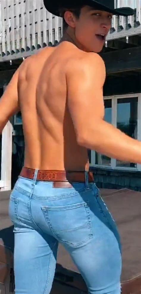 Pin By Danny Williams On Guys In Tight Jeans Ripped Jeans Men Mens