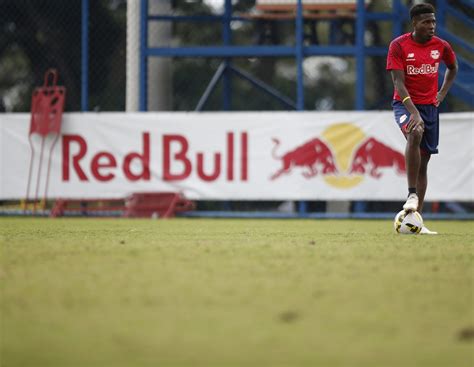 Bragantino tem interesse em prorrogar empréstimo de Hurtado mas