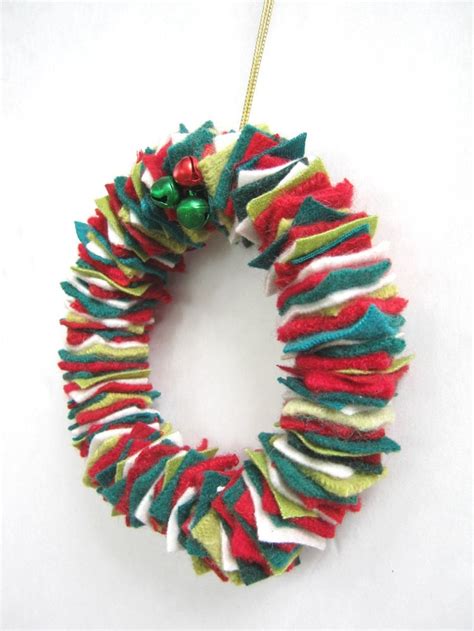 felt wreath | Christmas wreaths, Handmade christmas wreaths, Handmade christmas