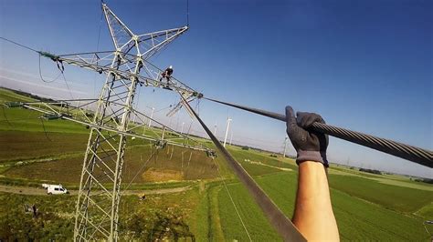 Kv Freileitung Hochspannungsleitung Abseilen Zum Ausbau Der