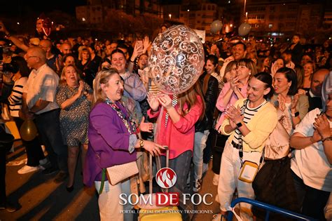 Cientos De Personas Arropan A Las Bellezas 2023 A Su Llegada De Córdoba