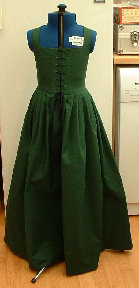 Green Kirtle Sewing Projects