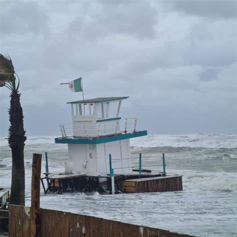 Mareggiata A Ostia Crollano Gli Stabilimenti La Torretta Del Curvone