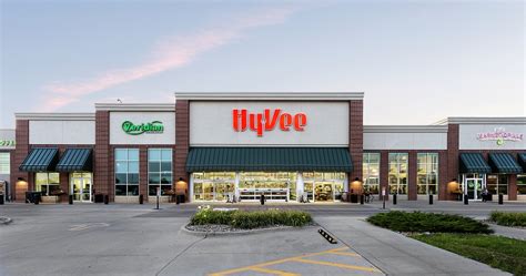 Des Moines Hurd Real Estate Acquires Four Hy Vee Grocery Stores