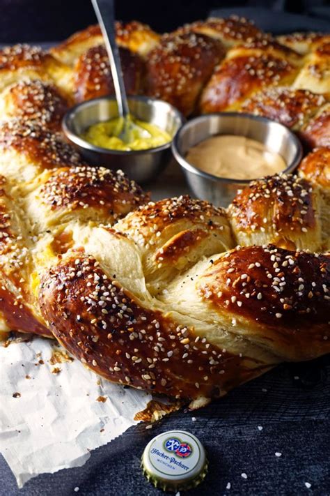 Stuffed Pretzel Wreath Bavarian Stuffed Ham And Cheese Pretzel Braid Recipe Artisan Bread