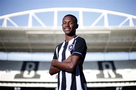 Botafogo anuncia venda de Jeffinho ao Lyon por R 55 2 milhõesJogada 10