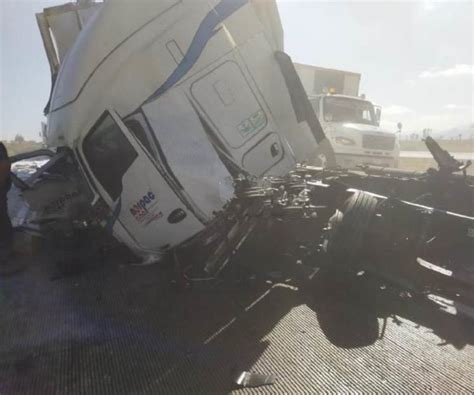 Choque entre tráileres deja un muerto en Galeana