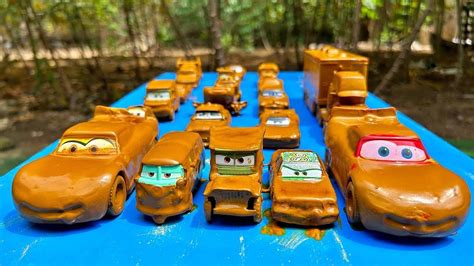 Membersihkan Mobil Mobilan Lightning Mcqueen Disney Pixar Cars Tayo