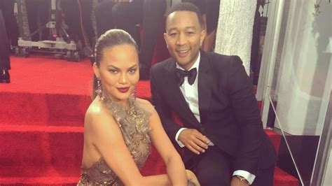 Chrissy Teigen Sat on the Golden Globes 2017 Red Carpet | Allure