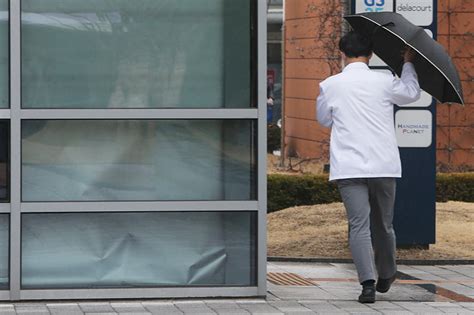 서울대의대 교수들 정부 사태해결 안 나서면 18일부터 사직 민중의소리