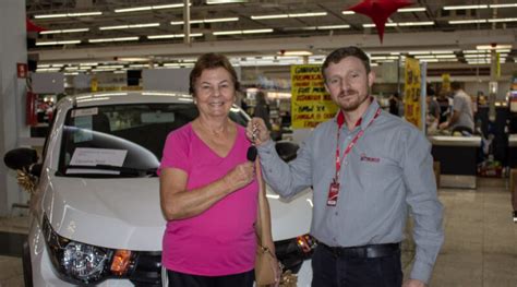 Supermercados Paran Entrega Carro Sorteado Para Cliente Em Cianorte