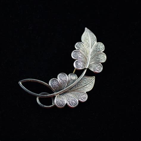 Beau Mid Century Modernist Sterling Leaf Brooch Brooch Gem