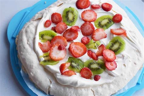 Simple 4 Ingredient Pavlova Recipe