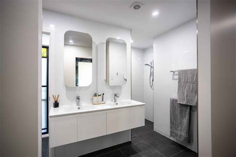 Ewart st construction impacts local traffic through the weekend now 2