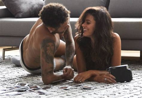 Neymar E Bruna Marquezine Estrelam Campanha De Roupas Ntimas Emais