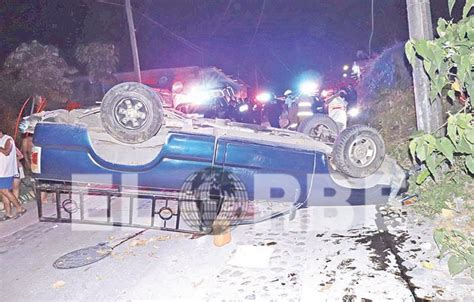 Tres Lesionados En Volcadura De Camioneta Periódico El Orbe