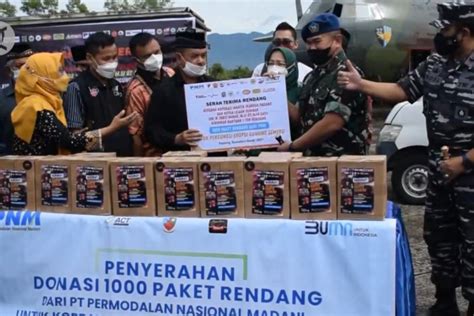 Warga Sumbar Salurkan 1000 Paket Bantuan Rendang Untuk Korban Semeru