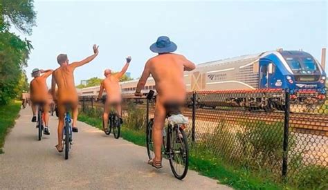 El De Junio Se Celebra En Milwaukee La Vuelta En Bicicleta Al Desnudo