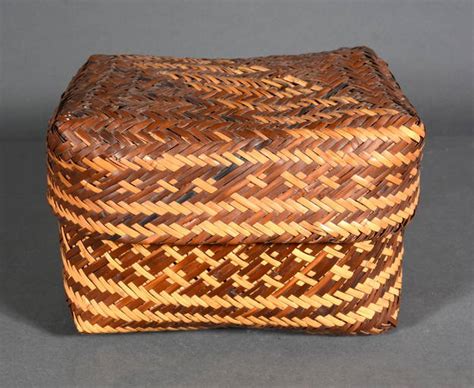 Cherokee Dbl Weave River Cane Basket With Top 0590 On Feb 12 2023