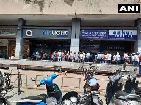 ANI On Twitter Delhi People Gather In Large Numbers Outside A Liquor