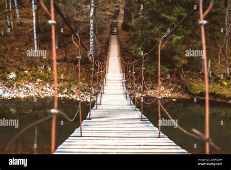 Puente De Cuerda Para Cruzar El Rio Fotograf As E Im Genes De Alta