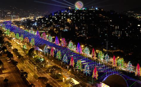 Pase Del Rio Medellin Christmas In America Christmas Worldwide