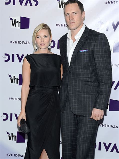 Elisha Cuthbert Marries Hockey Star Dion Phaneuf