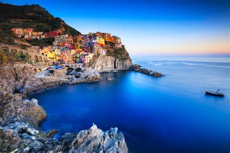 Premium Photo Manarola Village Rocks And Sea At Sunset Cinque Terre Italy