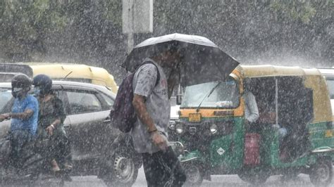 Waterlogging Traffic Snarls At Many Places As Rains Lash Delhi News18