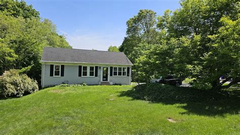 31 Pawcatuck Avenue Pawcatuck Ct 06379 See Est Value Schools And More