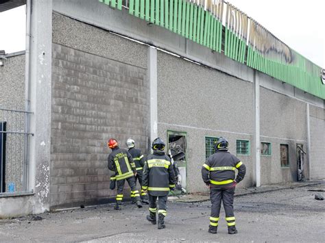 Le Immagini Dell Incendio A San Pietro Mosezzo La Stampa