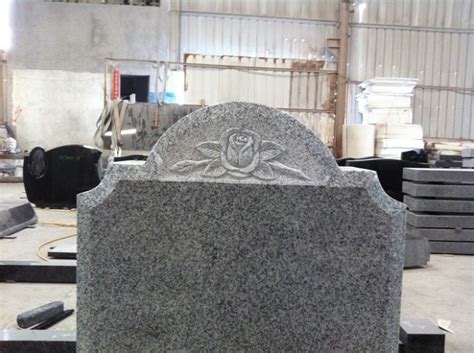 China Cheap Meomorial Usage G Ligh Grey Granite Grave Monument