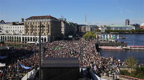 Fridays For Future 15 000 Menschen Bei Klima Protest In Hamburg NDR De