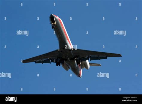 United Airlines Bombardier CRJ-700 with landing gear down Stock Photo - Alamy