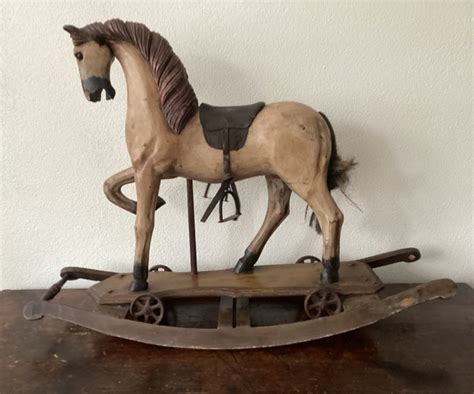 Cheval à bascule ancien en bois peint polychrome 1 Catawiki