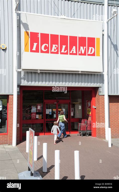 Iceland frozen food store Stock Photo - Alamy