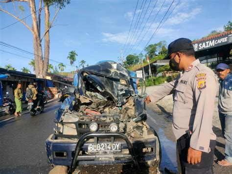 Suruduk Truk Hino Di Bener Meriah Pick Up Panther Rusak Berat