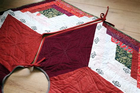 Diamond Log Cabin Tree Skirt Stitched In Color