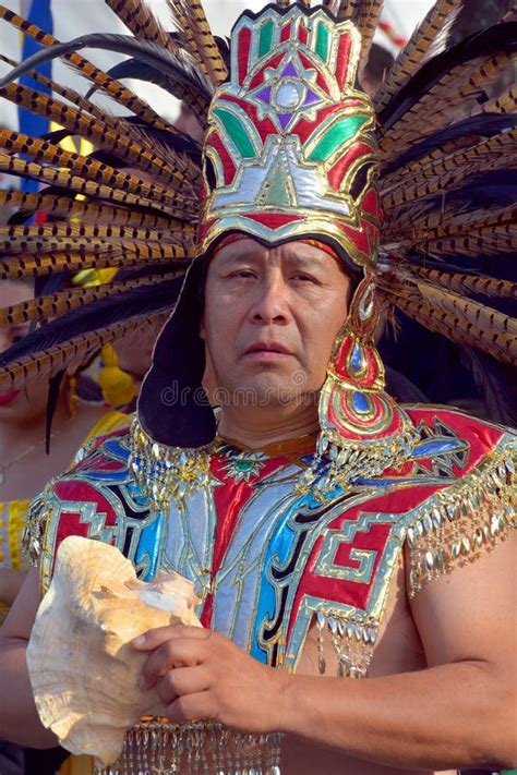 People From Maya Tribe In Traditional Costume In Teotihuacan Me