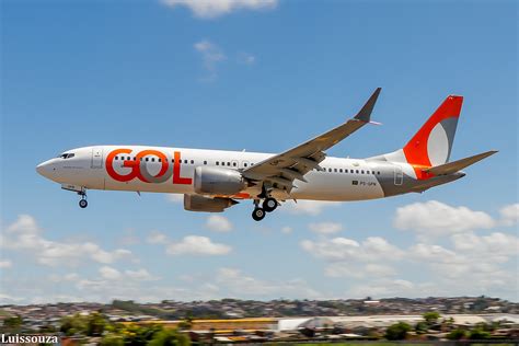 Gol Airlines B Max Ps Gpn About To Land Rwy Sbrf Re Flickr