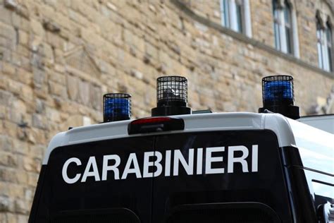 Stordisce La Madre Con Lo Spray Al Peperoncino E La Uccide Con