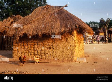 Mud Hut Grass Roof Hi Res Stock Photography And Images Alamy