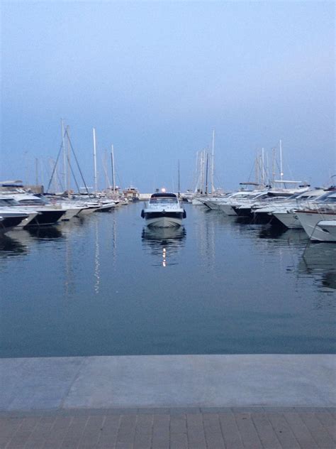 many boats are docked in the water near each other