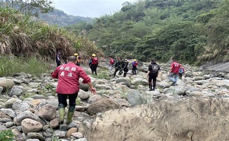 觀傳媒 中彰投新聞 獨自一人溪谷迷路受困 幸遇釣客協助獲救